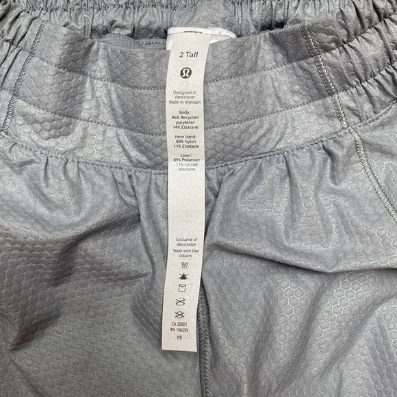 NWT Lululemon Hotty Hot LR Shorts - Picture 6 of 8